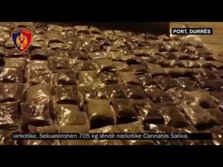 Ora News -  Ne kamionin me kastraveca fshehin  705 kg droge. Nga Durresi do te ikte ne Itali