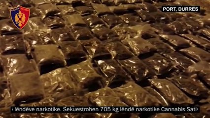 Ora News - Ne kamionin me kastraveca fshehin 705 kg droge. Nga Durresi do te ikte ne Itali