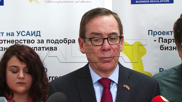 Бејли: САД поддржуваат заеднички прифатливо решение за прашањето за името