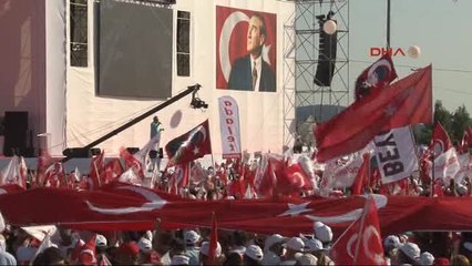 CHP Lideri Kılıçdaroğlu, Eşini Öptükten Sonra Konuşmasına Başladı