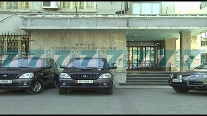 LEVIZJE TE TJERA NE ADMINISTRATE, PADI E PEZULLIME TEK FINANCAT - News, Lajme - Kanali 11