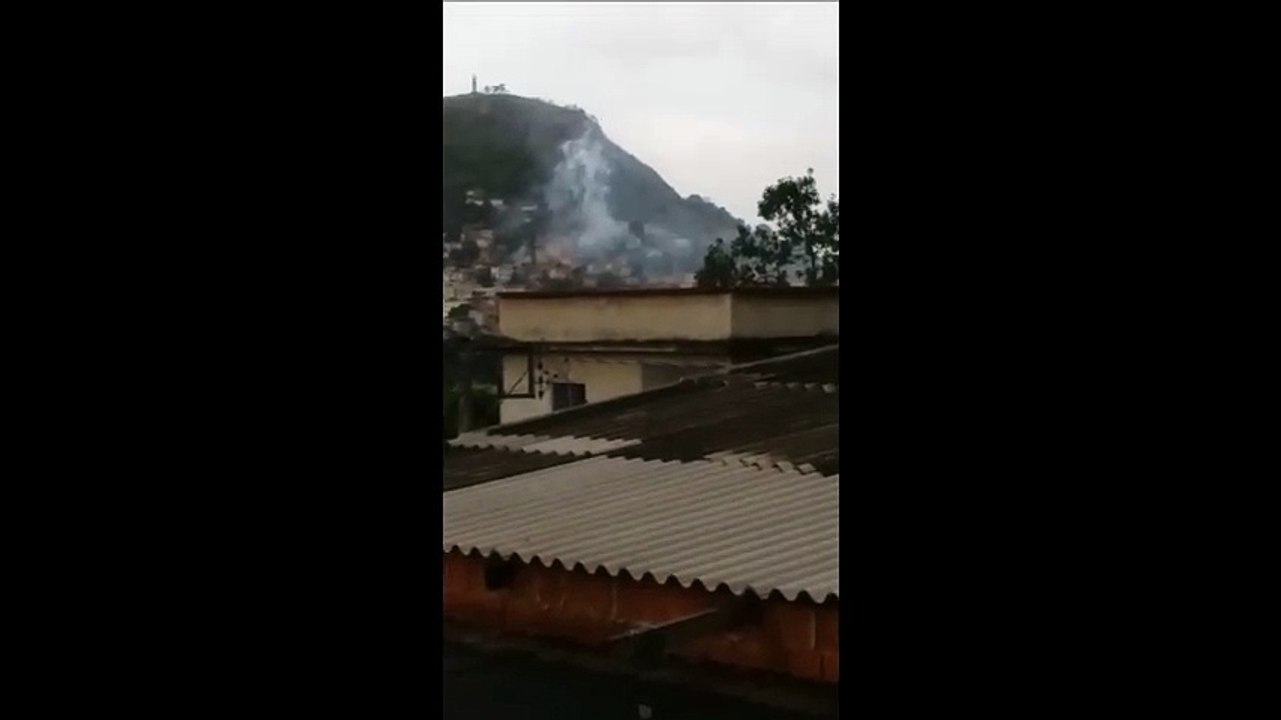 Fogos e tiros assustam moradores de Vitória