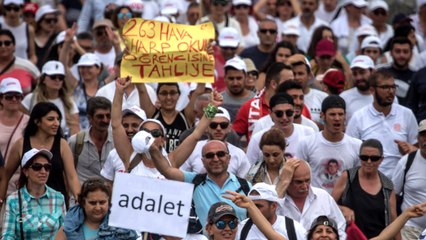 Protesters march from Ankara to Istanbul