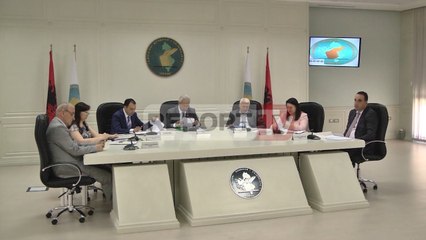 Report TV - Ndizet debati në KQZ, nesër përballja e parë për numëruesit