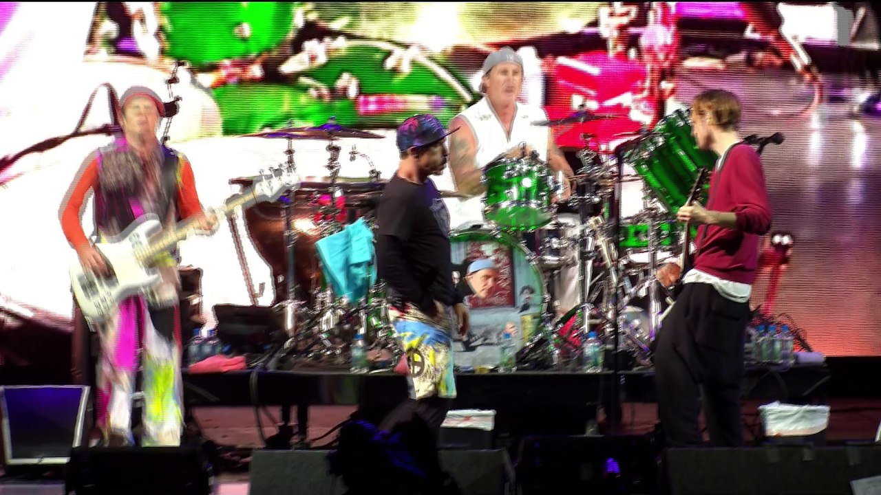 Red Hot Chili Peppers - 2016-07-10 - T in the Park - Universally Speaking