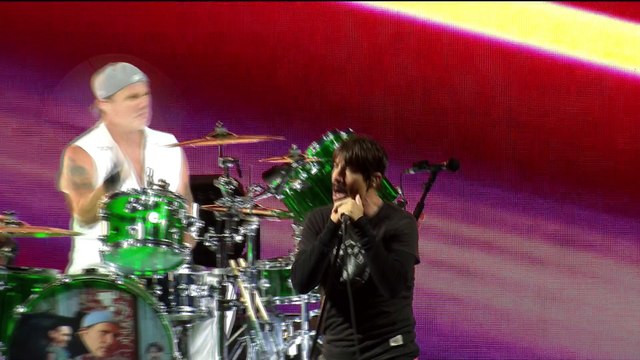 Red Hot Chili Peppers - 2016-07-10 - T in the Park - Give It Away