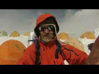 Пациент болен од рак го искачи Монт Еверест