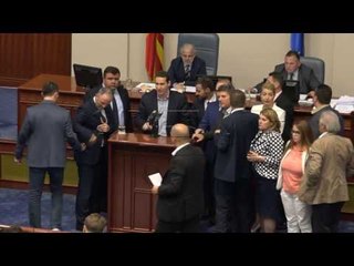 Тензична атмосфера во Собранието