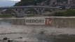 Report TV - Berat, ujërat e zeza shkatërrojnë lumin Osum,era e keqe zbeh bukurinë