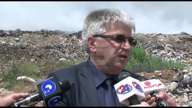 Струга, локалните власти почнаа со гаснење на пожарот во депонијата