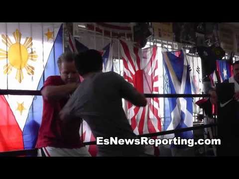 Freddie Roach mitts with Zou Shiming - esnews boxing
