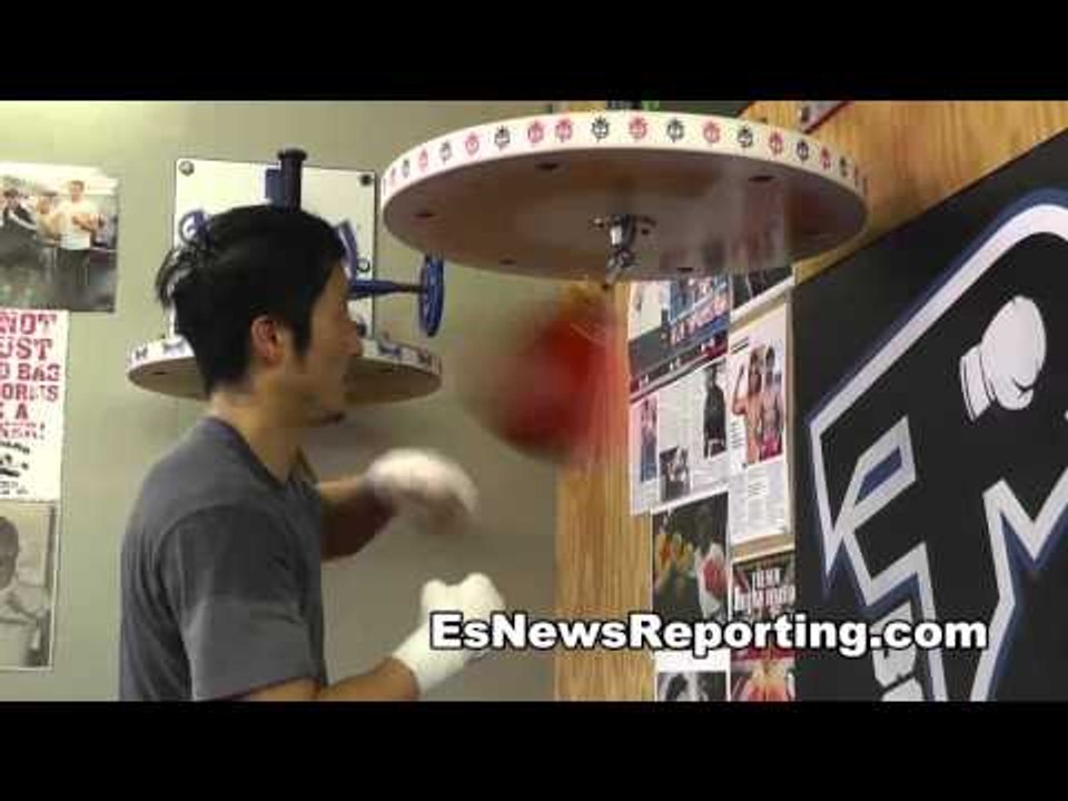 Zou Shiming hitting the speedbag  邹市明  鄒市明 - esnews boxing