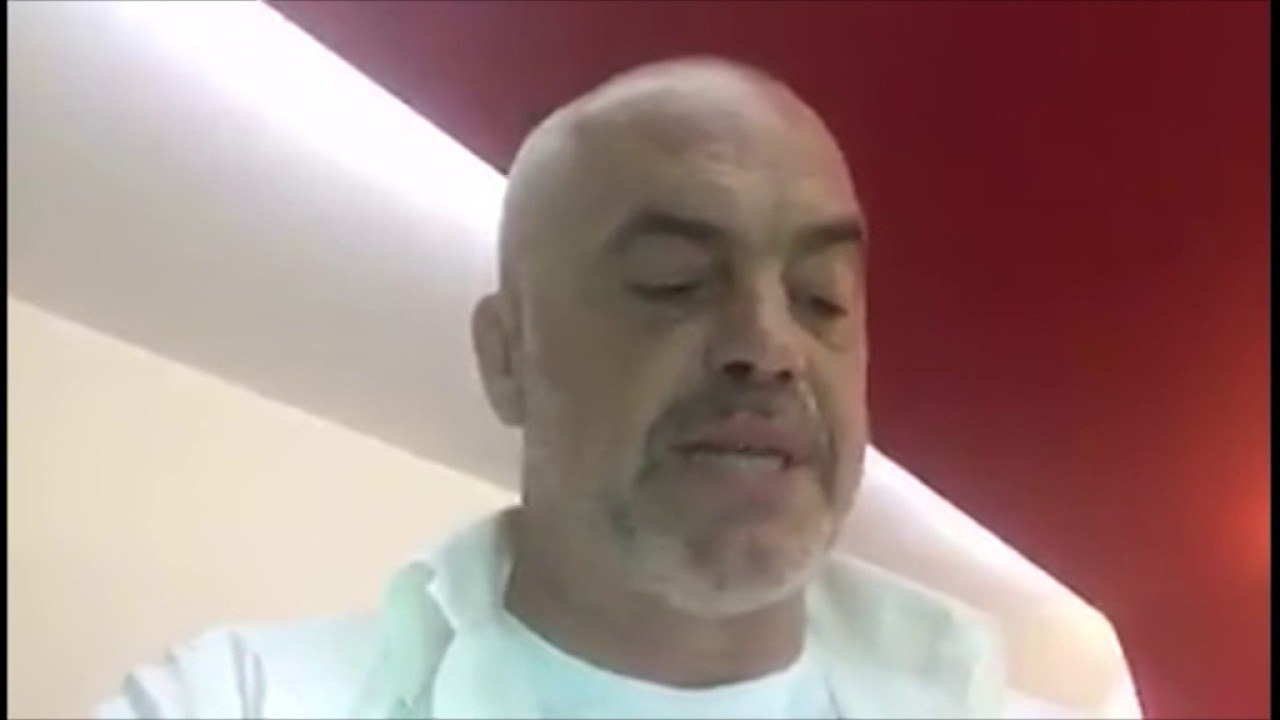 Ora News – Simpatizanti i pakënaqur i shkruan Ramës, ja si i përgjigjet kryeministri