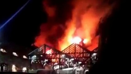 London: Camden Market in Flammen
