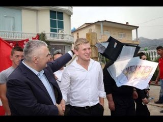 Report TV - Shkodër, arrestohet doganieri i LSI-së për blerjen e votave