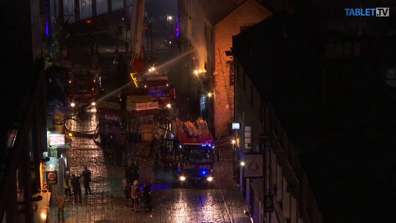 Londýnski hasiči zasahujú pri požiari známej tržnice