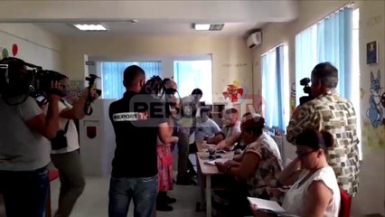 Report TV - Petrit Vasili kreu i LSI, i drejtohet kutisë së votimit ne njësinë 5