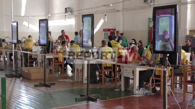 Report TV - Fier, numërimi i votave në KZAZ-në 58