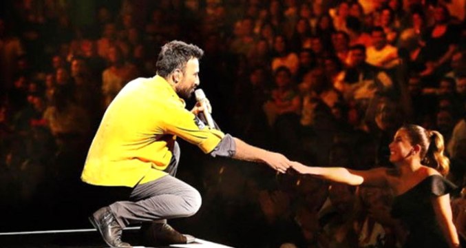 Tarkan'dan Eşini Mest Edecek Sözler: Bana Öyle Bakma Gözlerimi Senden Alamıyorum