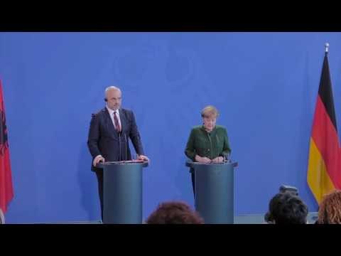 KANCELARJA GJERMANE ANGELA MERKEL URON RAMEN, “URIME TE MERITUARA, MEZI PRES TE TAKOHEMI” LAJM