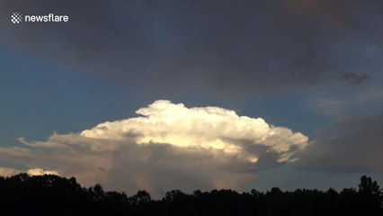 Impressive timelapse footage of 'atomic' cloud structure