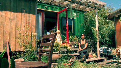On la critique car elle vit dans un conteneur avec ses 4 filles. Mais quand on rentre à l’intérieur