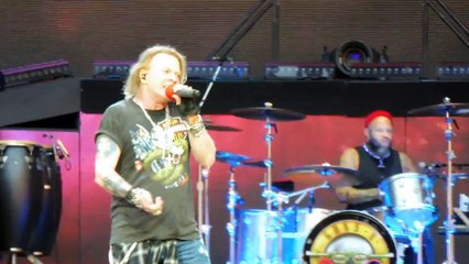 Gokil Konser GUNS N ROSES di  Paris Stade de France 07.07.2017