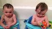 Une belle compilation de bébés dans le bain... trop drole