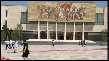 Ora News - “Sandwich, A është mirë me qenë shqiptar?”Mustafa Nano rihap debatin