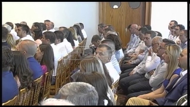 Ora News - Rama mesazh Metës: Kthjellohu si President sa nuk është vonë