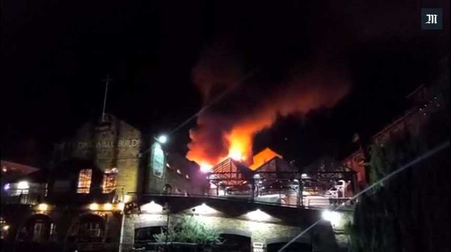 Londres : le célèbre marché de Camden ravagé par un incendie