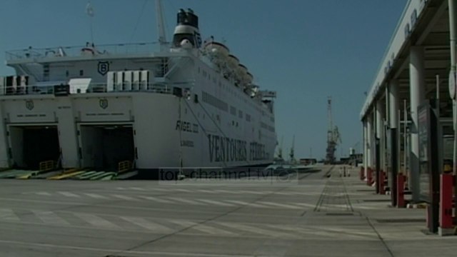 Fluks i madh gjatë verës në Portin e Durrësit - Top Channel Albania - News - Lajme