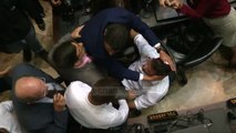 Kaos në Venezuelë, dhunohen deputetët e opozitës - Top Channel Albania - News - Lajme