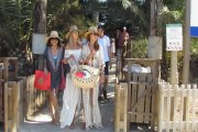 Alessandra Ambrosio se divierte en Ibiza