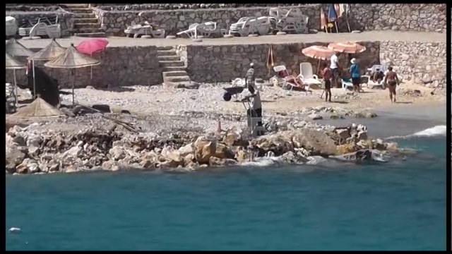 Ora News - Sarandë - Ishujt e Ksamilit mbushen me rërë për plazhe të reja, Tare: E pa lejueshme