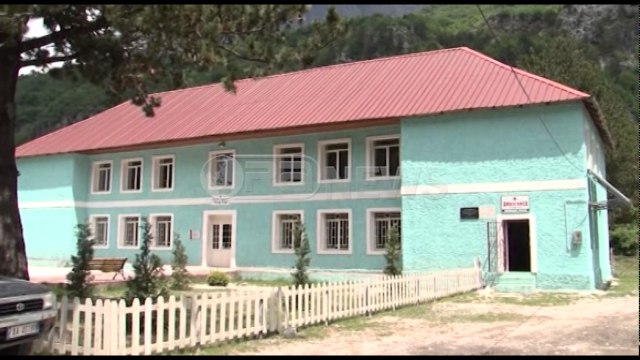 Ora News – Turizëm në errësirë, zona e Thethit prej një jave pa energji elektrike