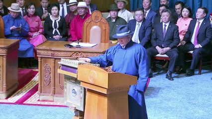 Mongolie : l'ex-lutteur prête serment en tant que président