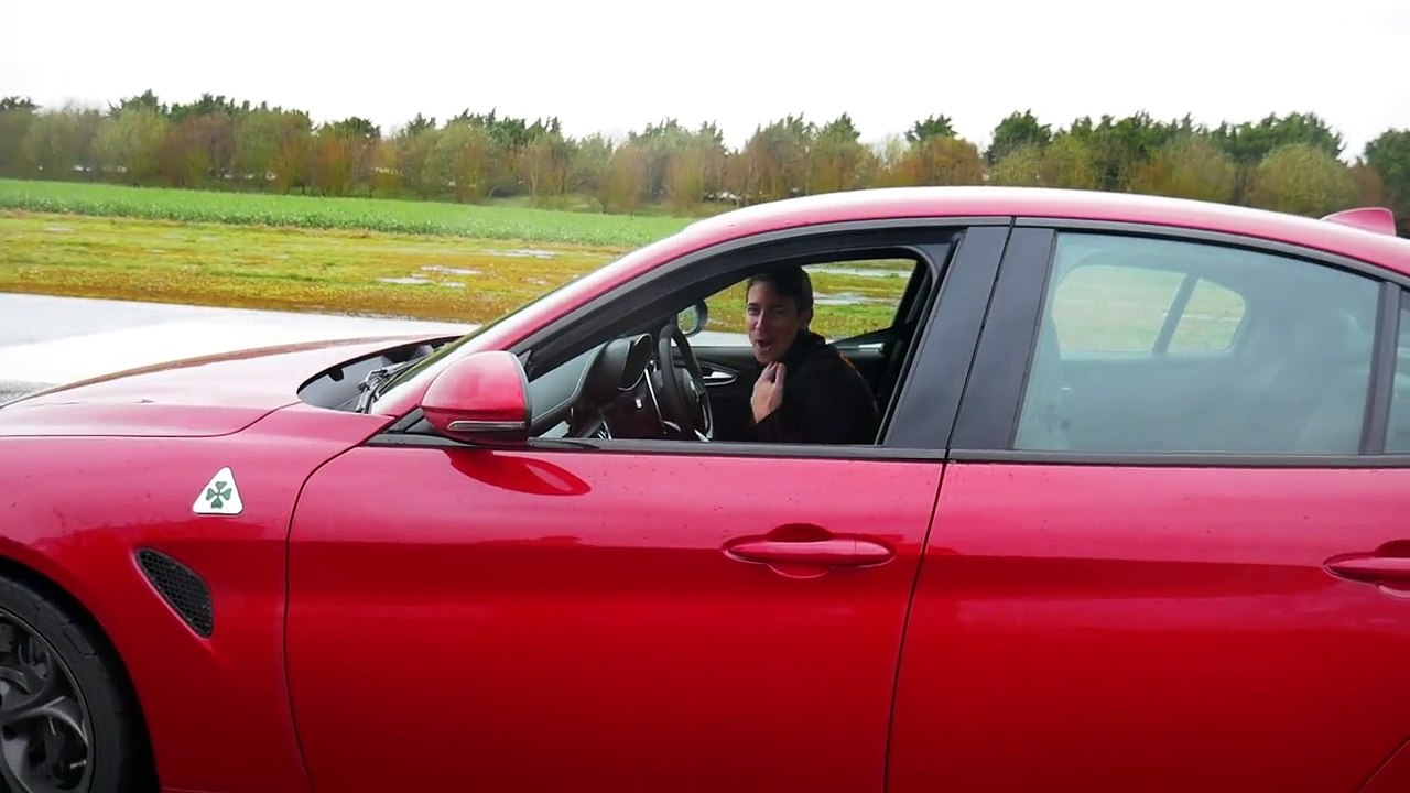 DRAG RACE! Alfa Romeo Giulia Quadrifoglio VS Mercedes A45 AMG!