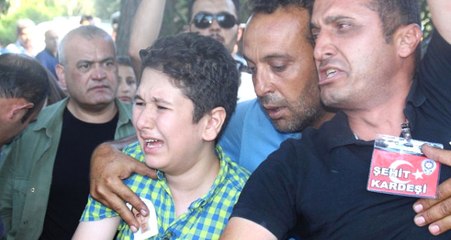 Şehit Oğlunun "Bırakma Beni Baba" Feryatları Yürekleri Dağladı