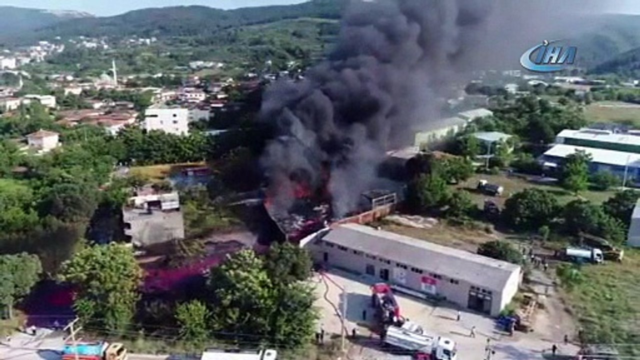 Bursa'da boya fabrikasında yangın