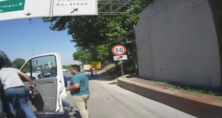 Gündüz Vakti Minibüsü Durdurup 1 Milyon Doları Çaldılar!