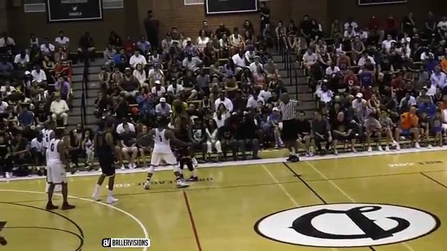 DeMar DeRozan gueule contre un arbitre et lui balance la balle