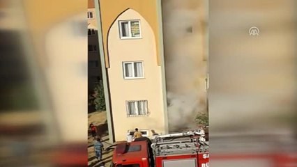 Apartmanda Yangın: 15 Kişi Hastaneye Kaldırıldı