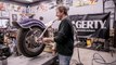 Démontage intégral d'une moto Harley-Davidson filmé en accéléré !