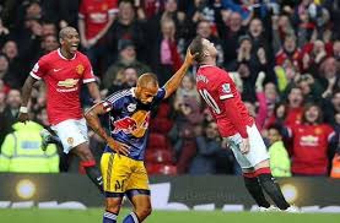 When the goal is not scored by the player! Referee, spectator, boy picked up the ball