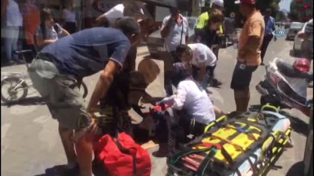 Yaralıyı Güneşten Korumak İçin Şemsiyeyle Başında Bekledi