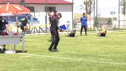 Konyaspor'da Teknik Heyet ve Futbolcular Kolbastı Oynadı