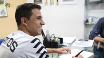 Nilmar assina com o Santos e agradece recepção da torcida