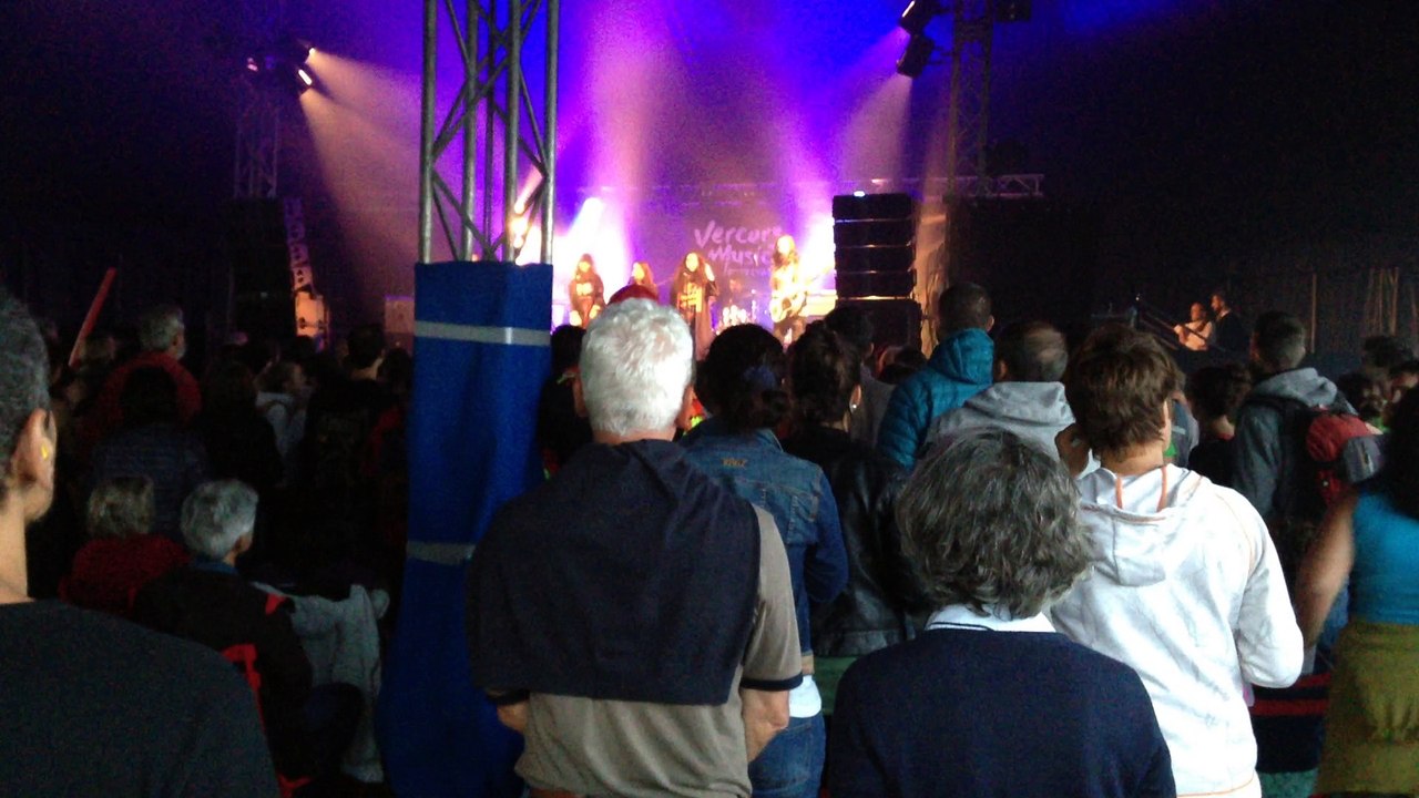 a-wa une decouverte sympa en live