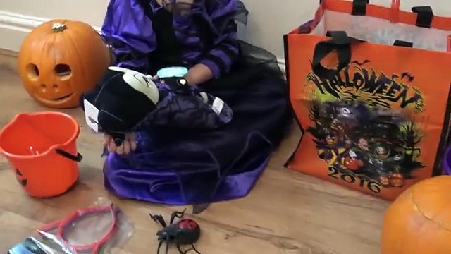 Дети Плохо ванная Конфеты Хэллоуин в в в в Дети Дети ... жизнь или или реальная сюрприз игрушка рассматривать трюк |